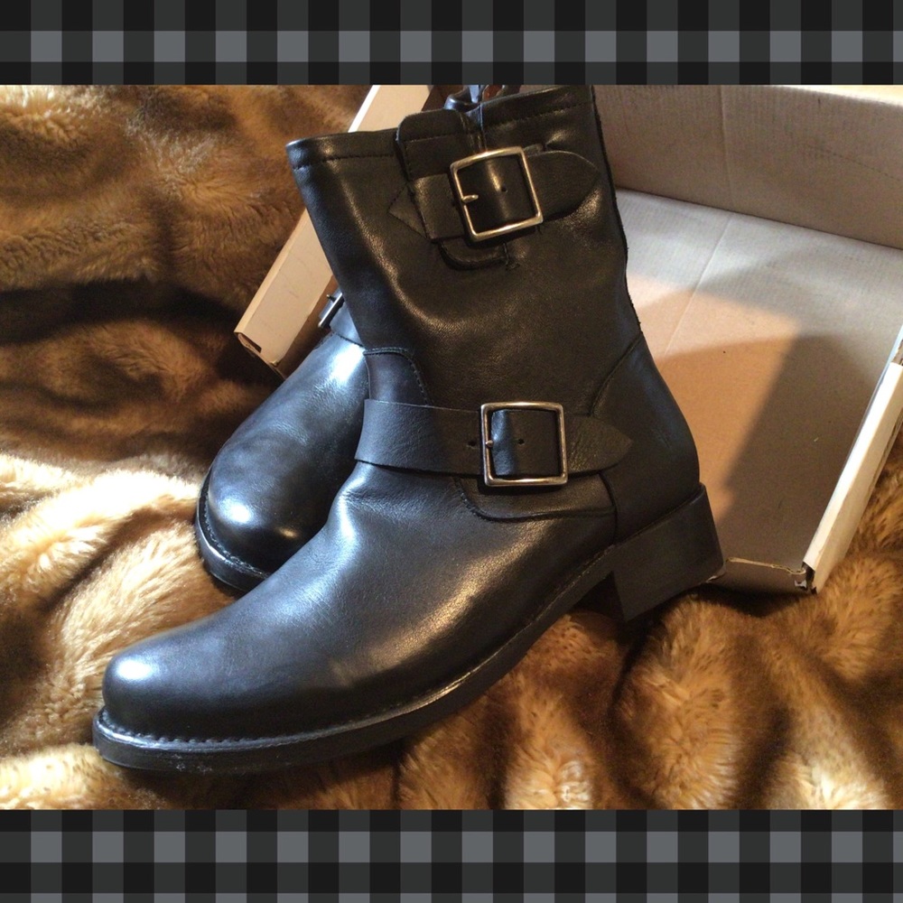 FRYE ENGINEER LEATHER BUCKLE BOOTIES SZ 9